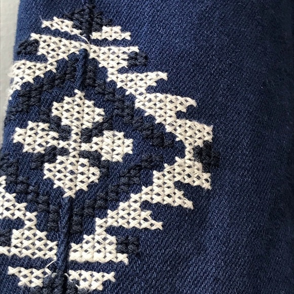 ROMEO & JULIET COUTURE Embroidered Jeans - Picture 7 of 8